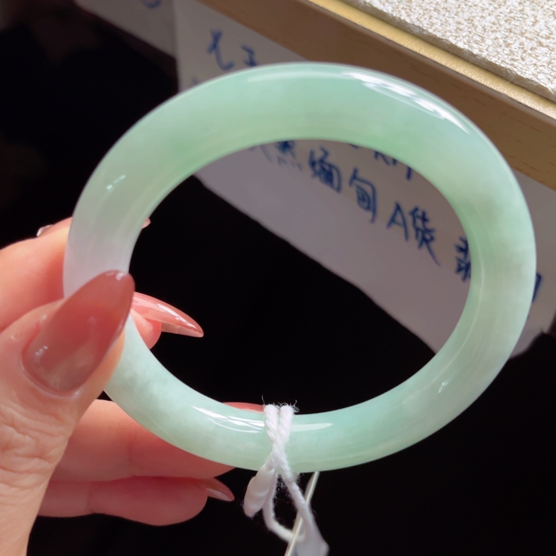 翡翠未镶嵌手镯手镯