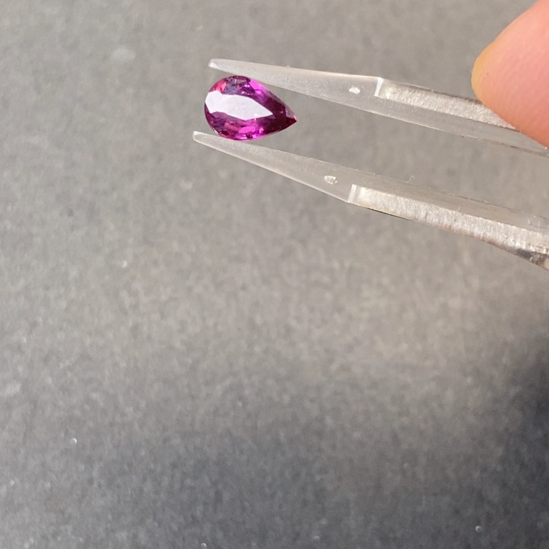 红宝石裸石未镶嵌