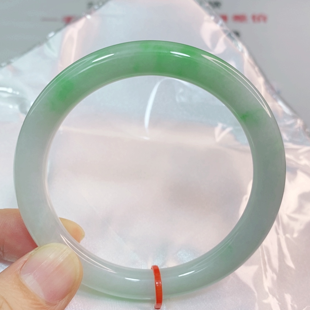 翡翠手镯未镶嵌56圈口圆条