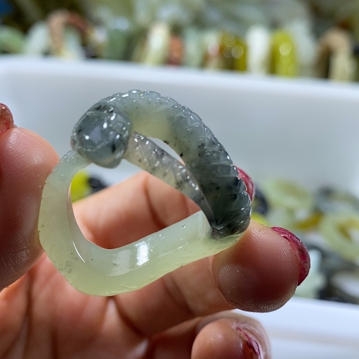 岫玉未镶嵌岫玉戒指