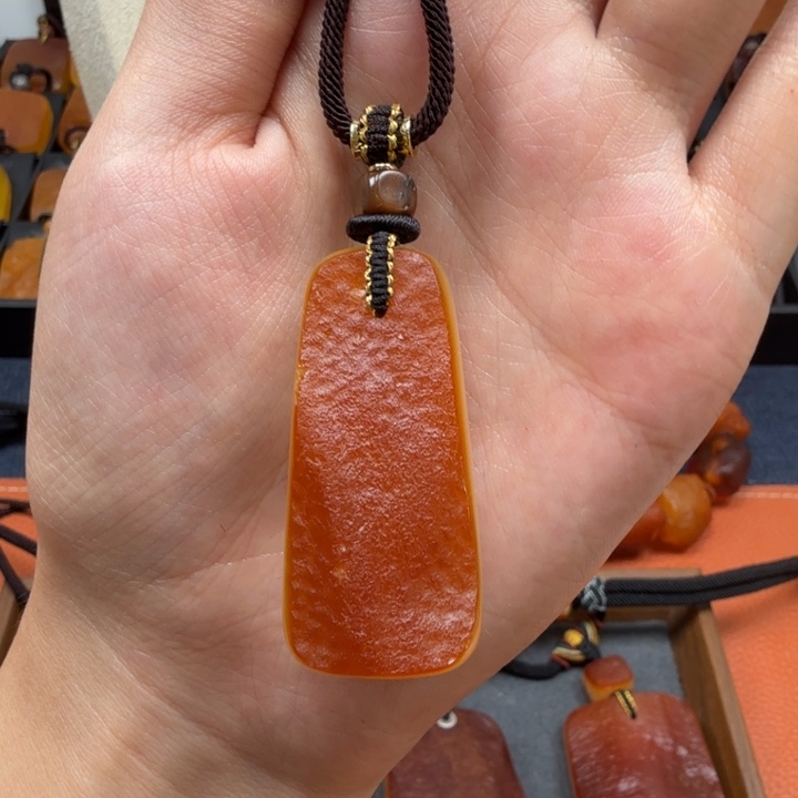 蜜蜡未镶嵌吊坠(赠链)
