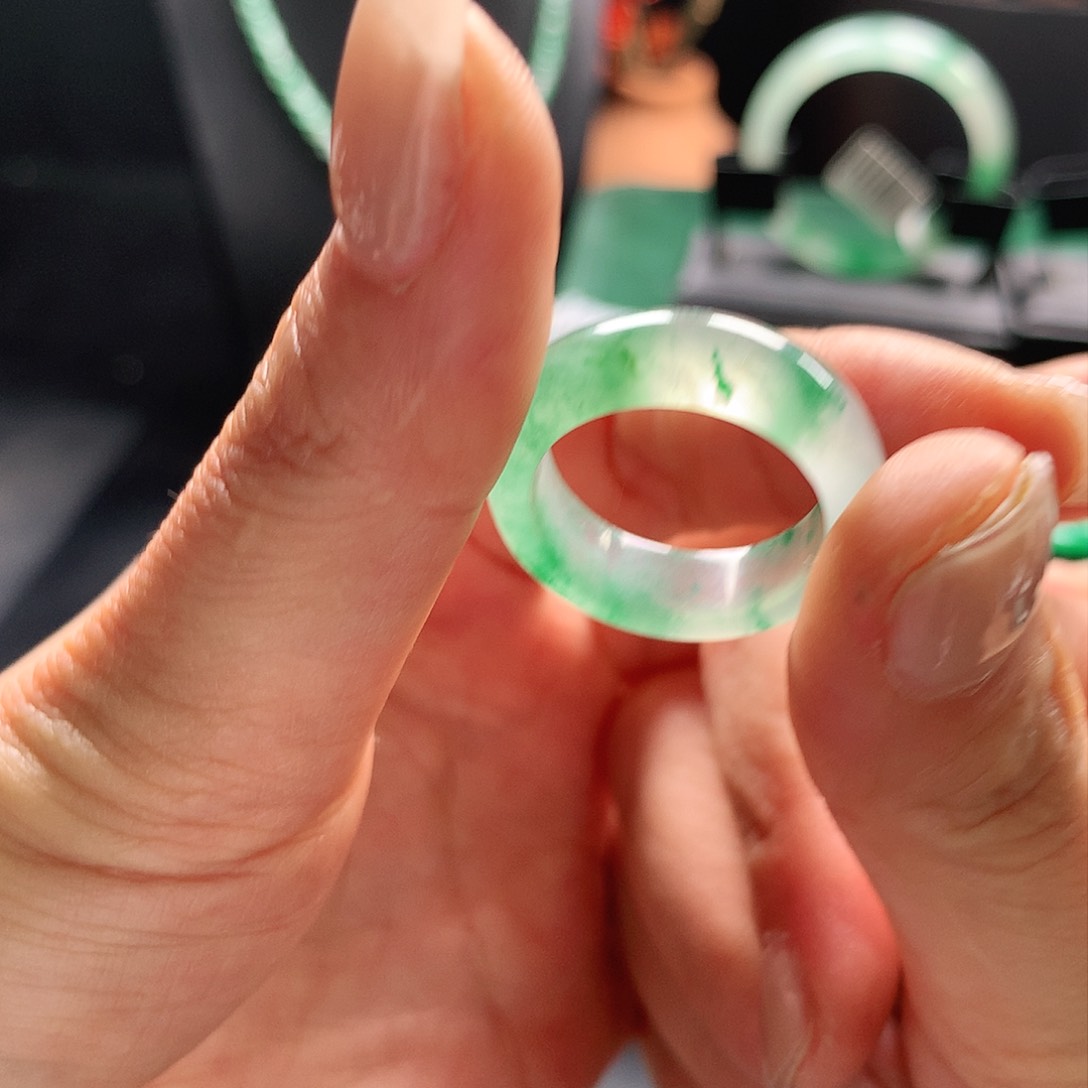 石英质玉戒指未镶嵌小*花