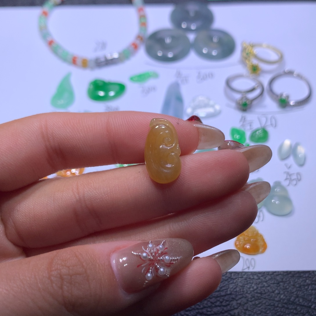 翡翠颈饰未镶嵌如意