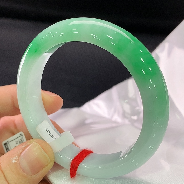 翡翠手镯未镶嵌正圈52