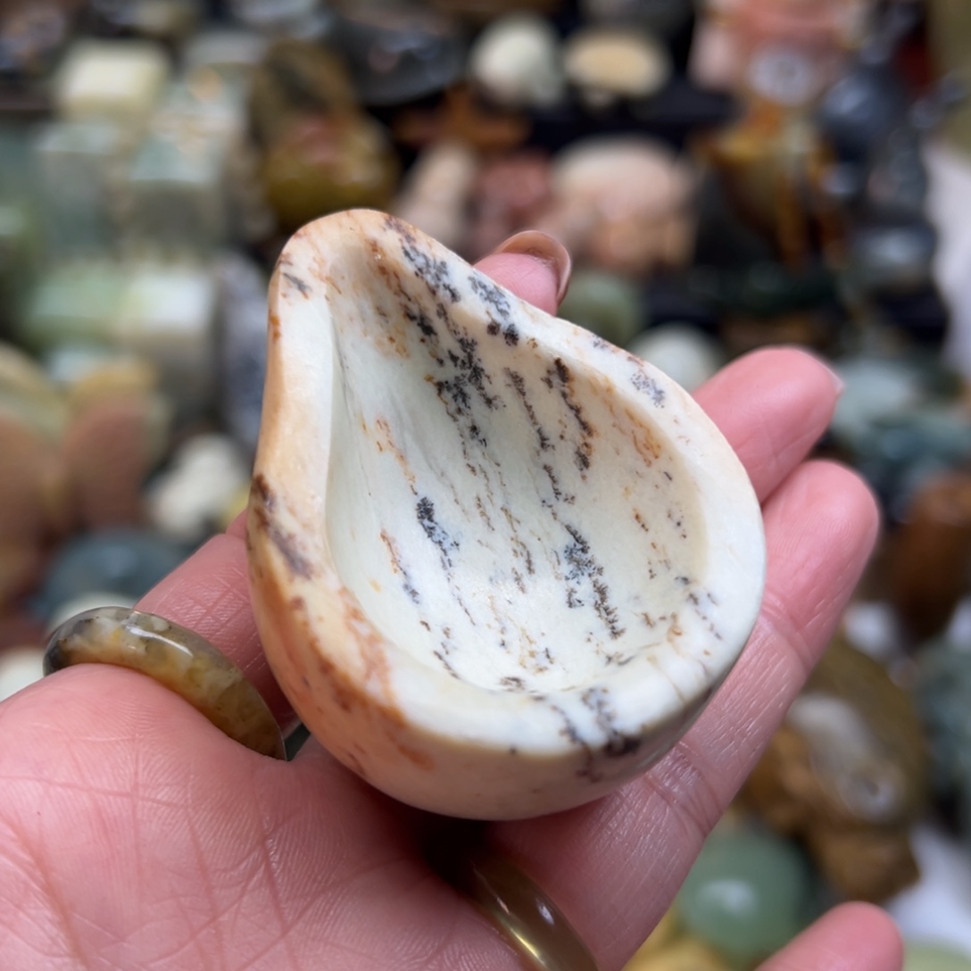 岫玉未镶嵌颈饰辽阳水草捞财