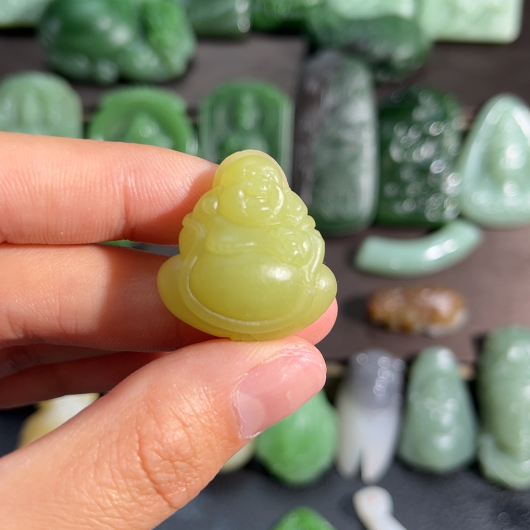 和田玉挂件未镶嵌黄口佛定制