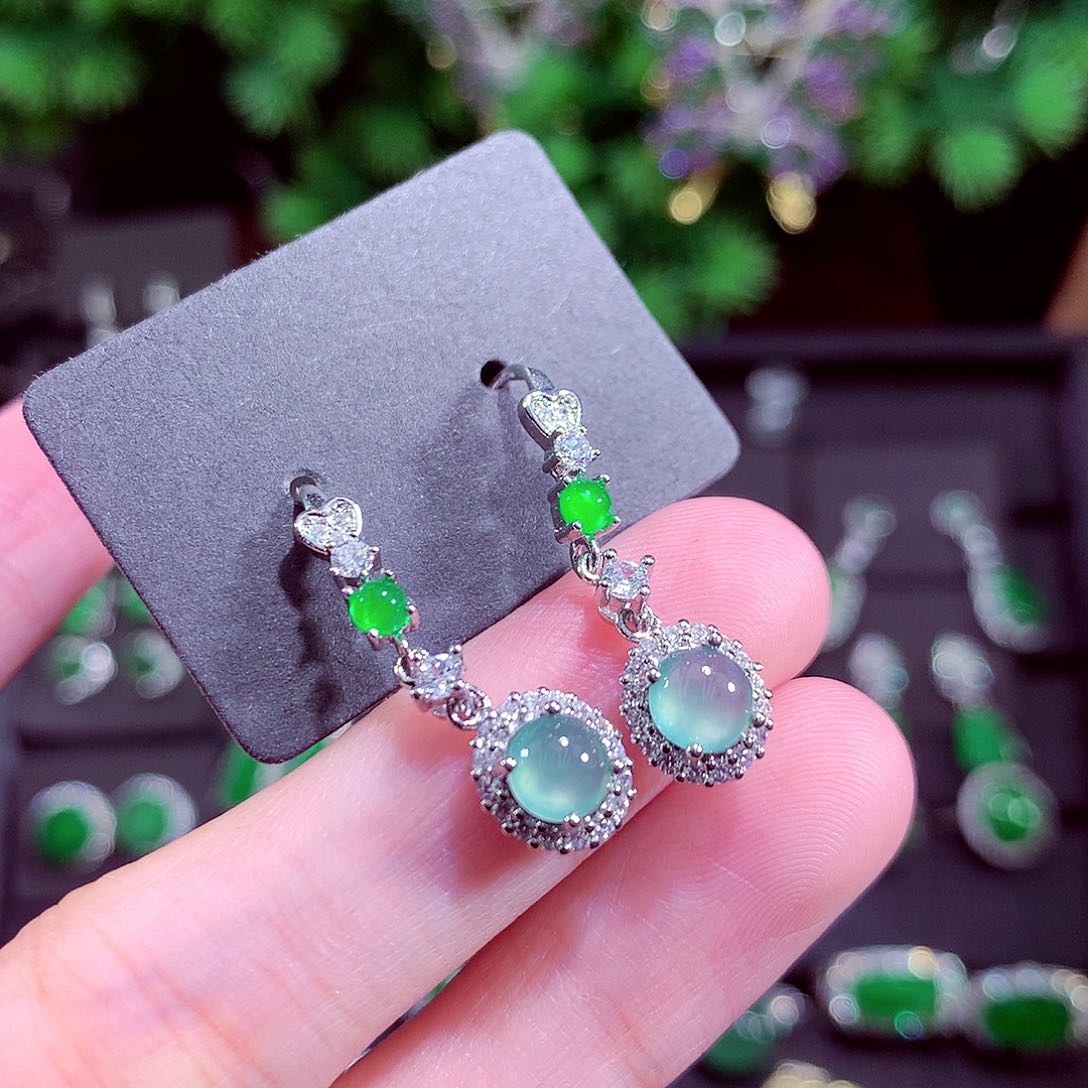 颈饰未镶嵌翡翠天然