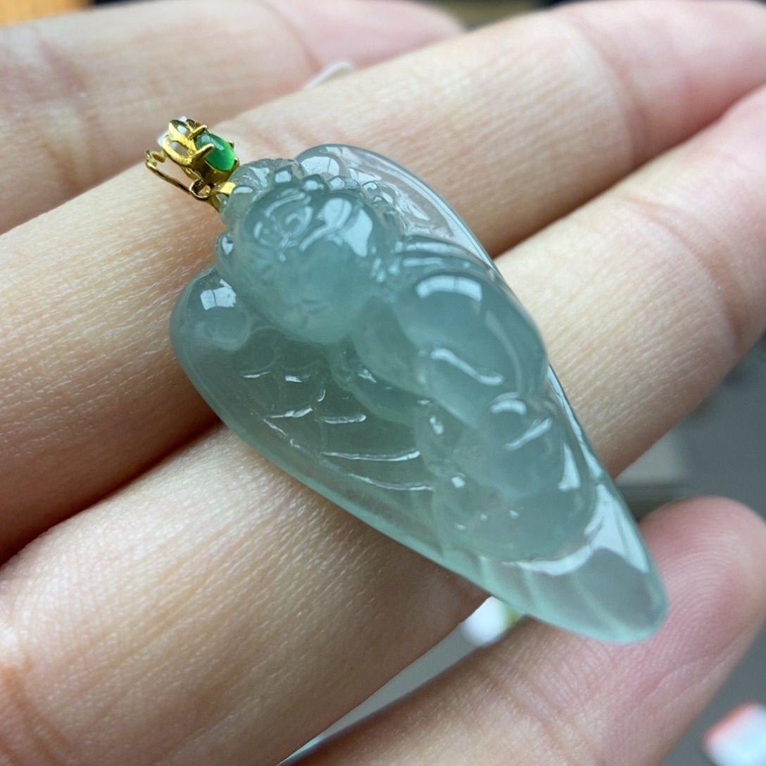 翡翠18K金镶嵌颈饰吊坠