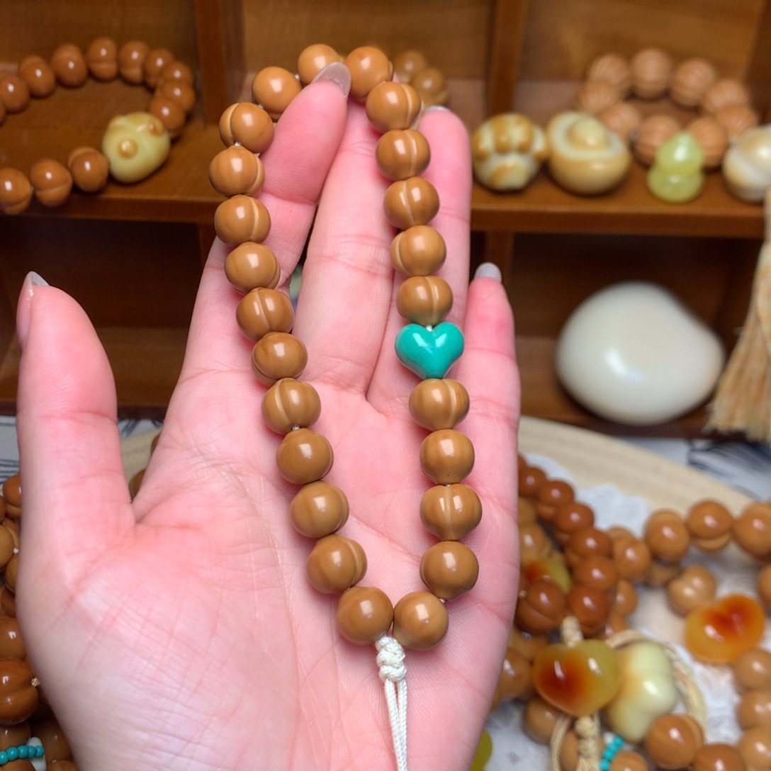 痞***叔把件猴头核桃10屁桃手持爱心