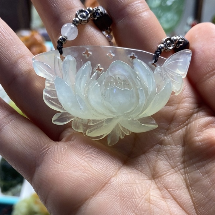 蛇纹石玉颈饰未镶嵌