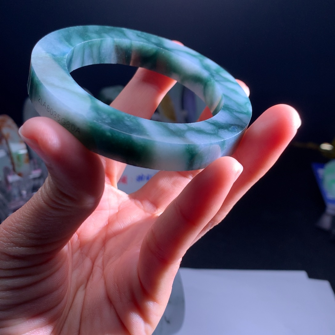 定制翡翠手镯未镶嵌默**闻