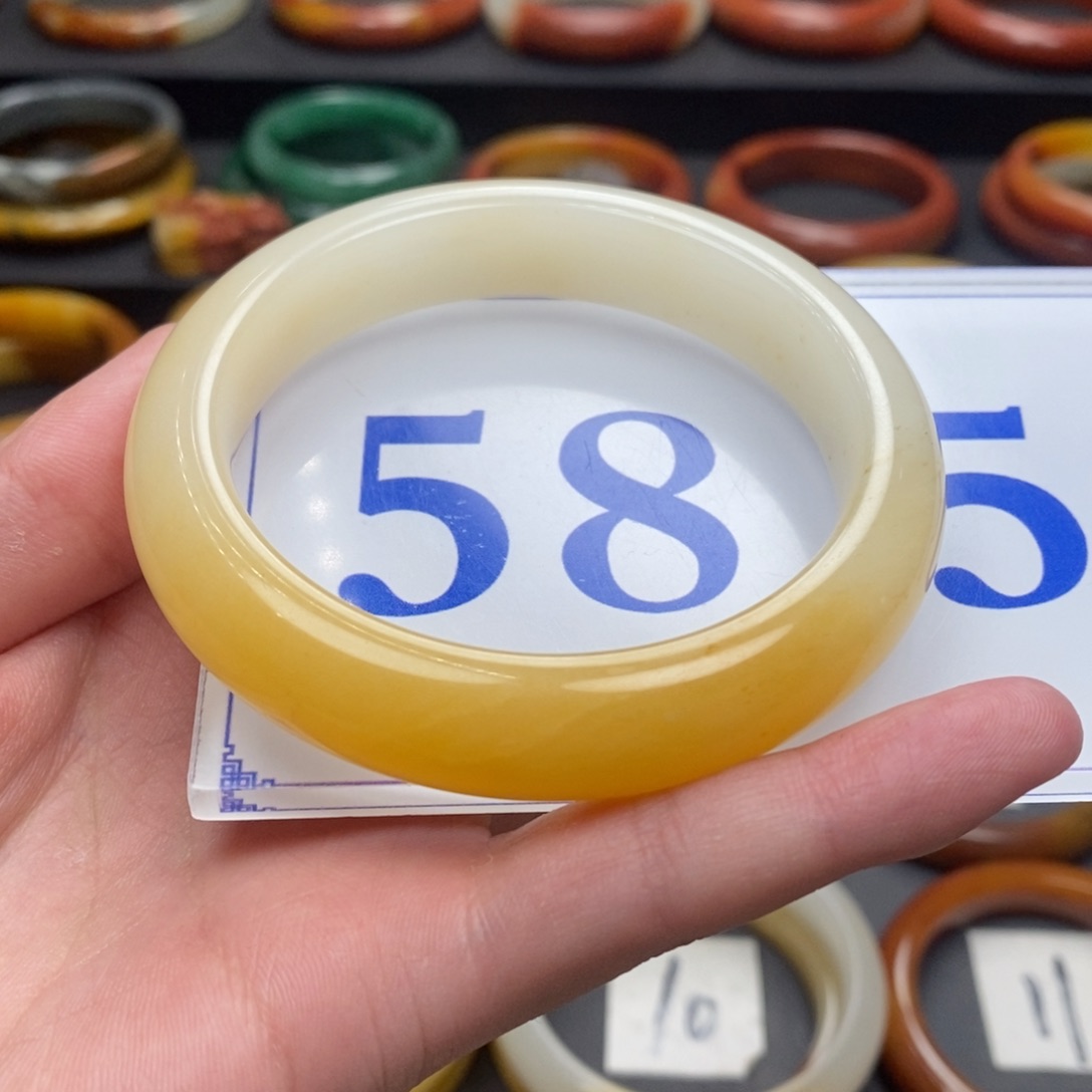 石英质玉（黄龙玉）手镯微瑕未镶嵌