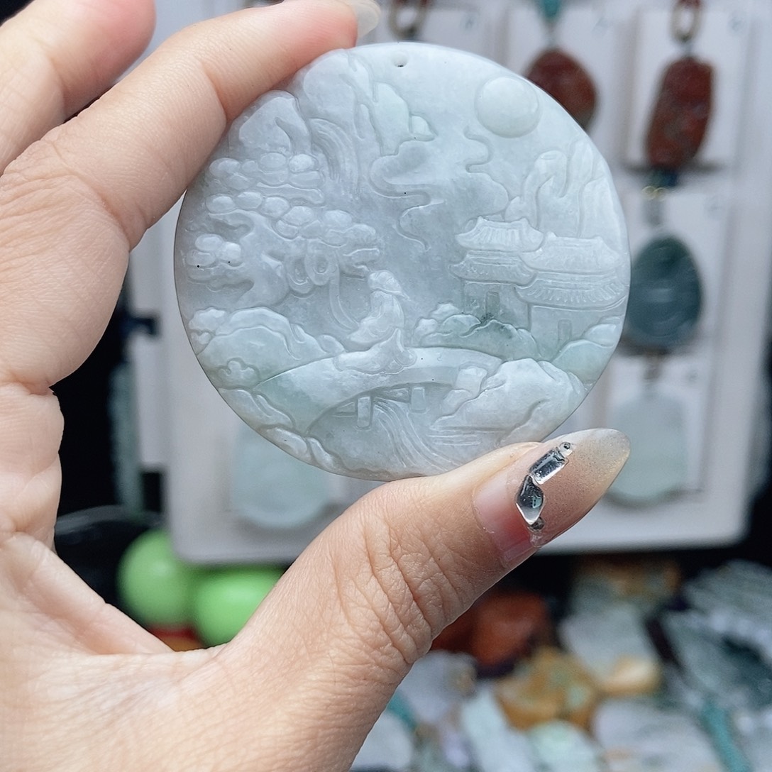 翡翠颈饰未镶嵌翡翠