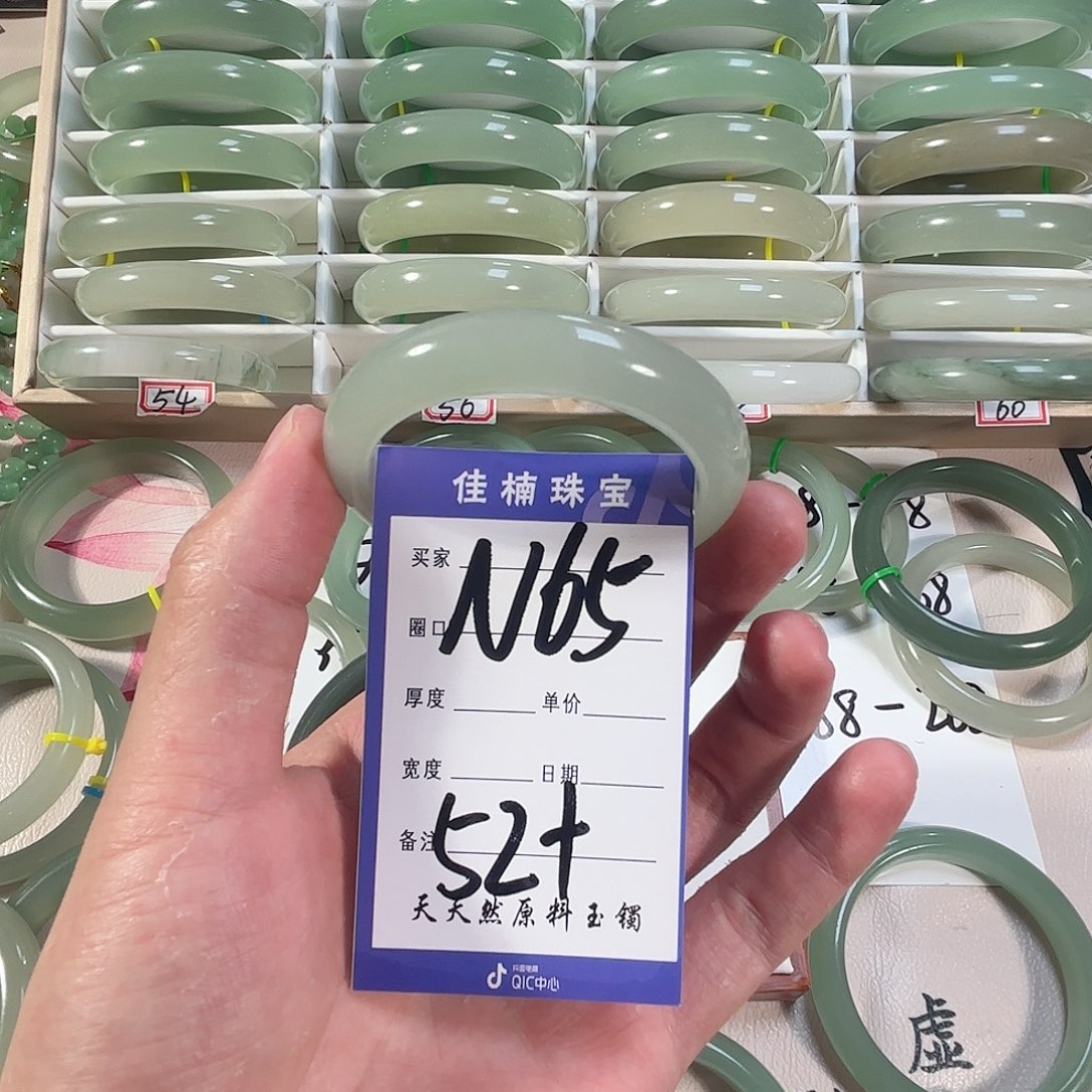 未镶嵌手镯石英质玉