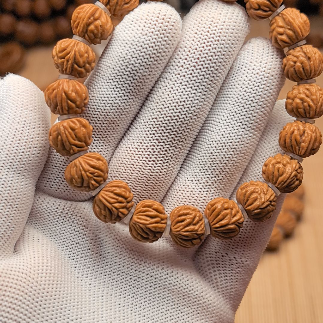 吊坠桃核小金豆手串