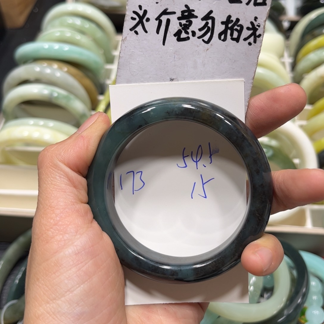 蛇纹石玉手镯未镶嵌一**过