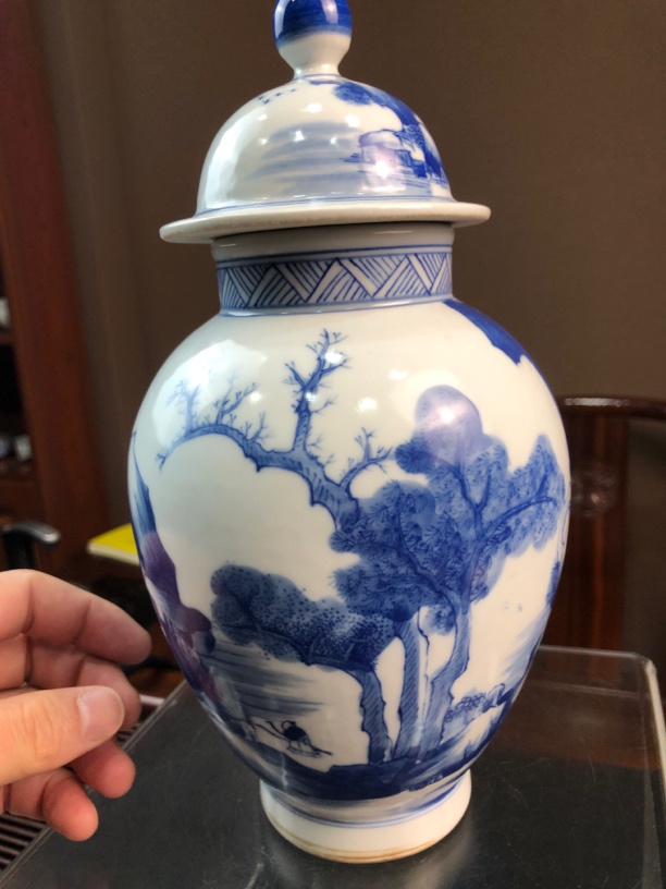 青花人物山水将军罐