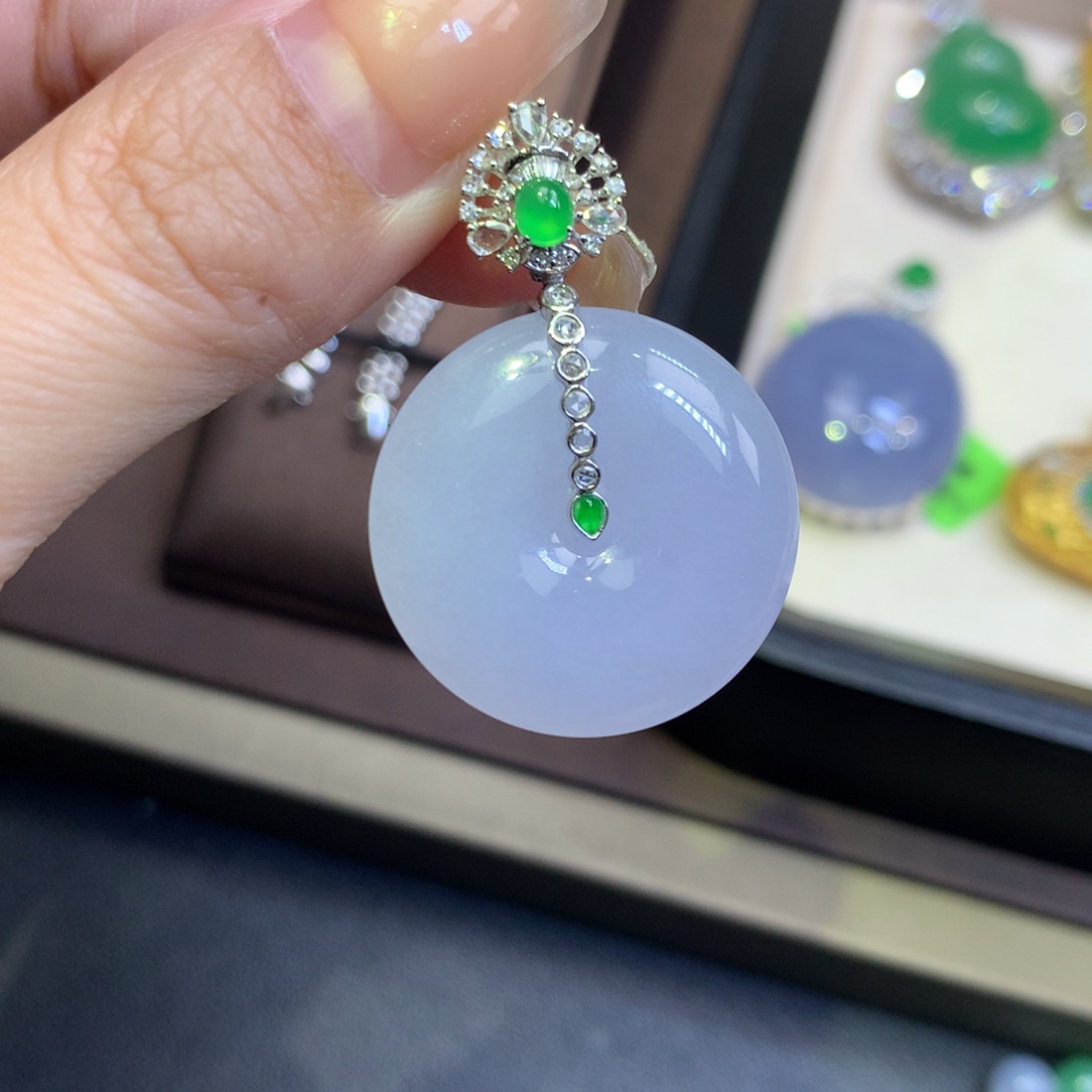 翡翠18K金镶嵌颈饰