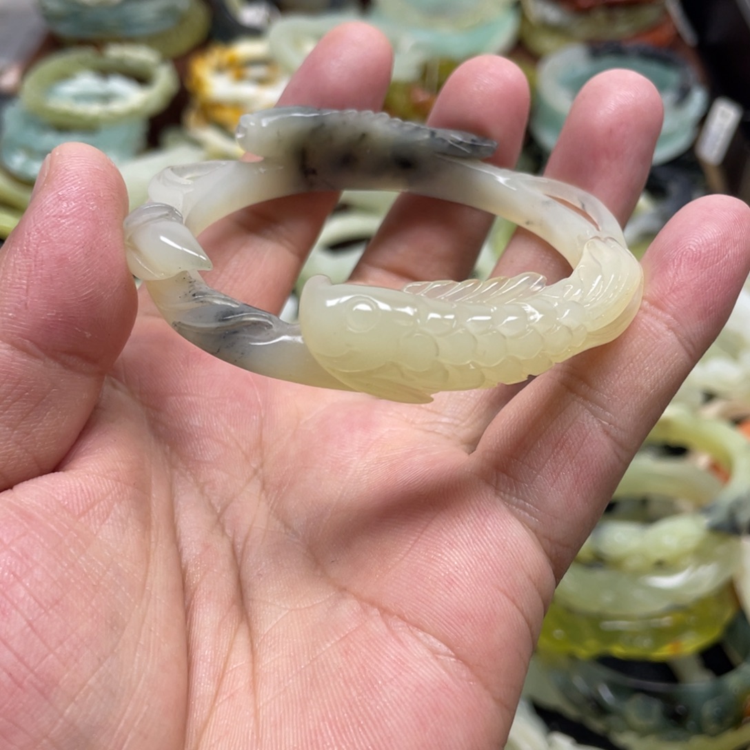 蛇纹石玉未镶嵌手镯