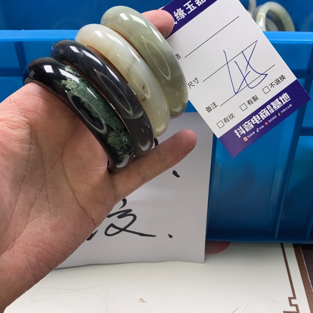 蛇纹石玉手镯未镶嵌