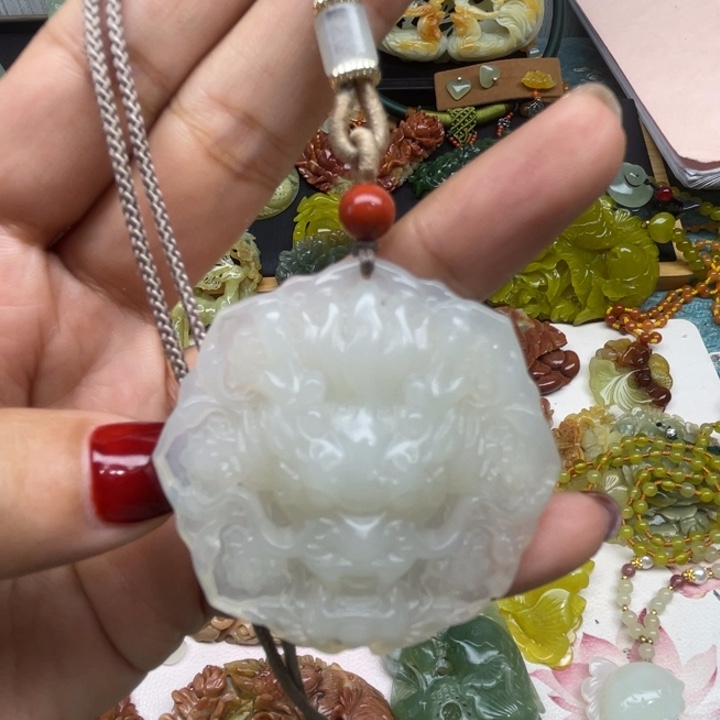 蛇纹石玉未镶嵌颈饰