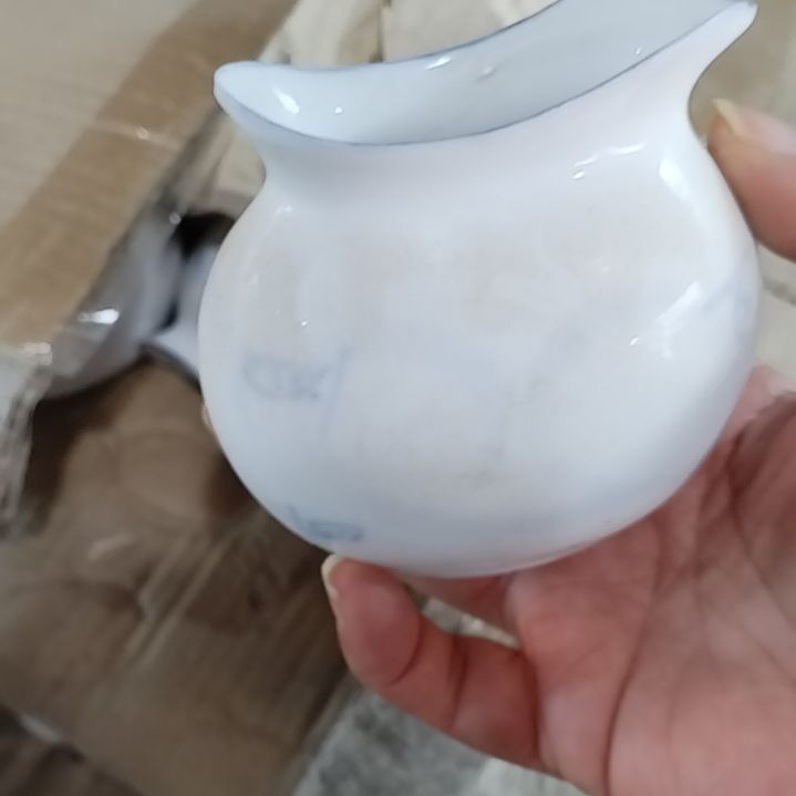 缸六个小分酒器灰尘自洗