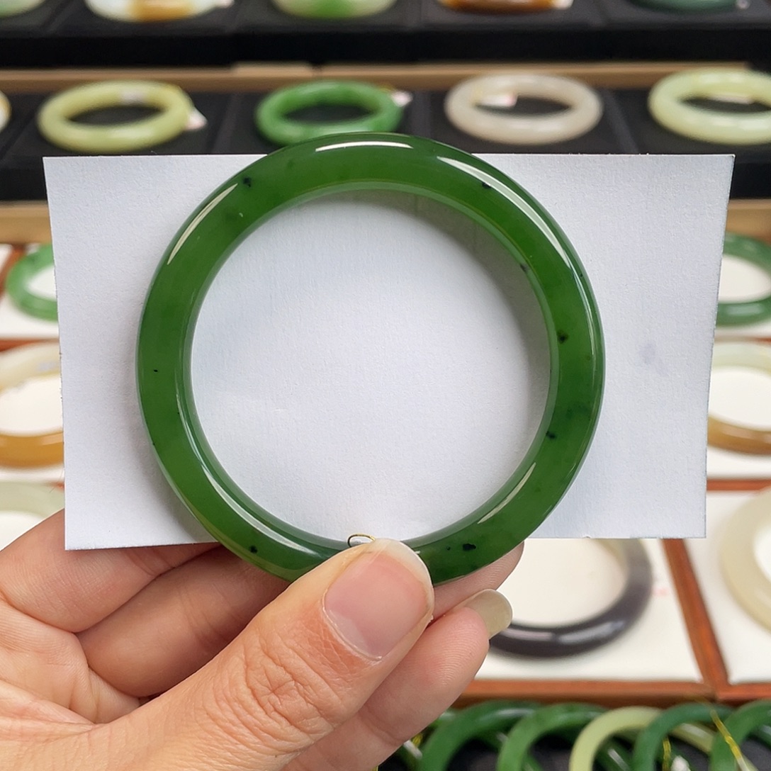 和田玉未镶嵌手镯-冰胶的辣绿 