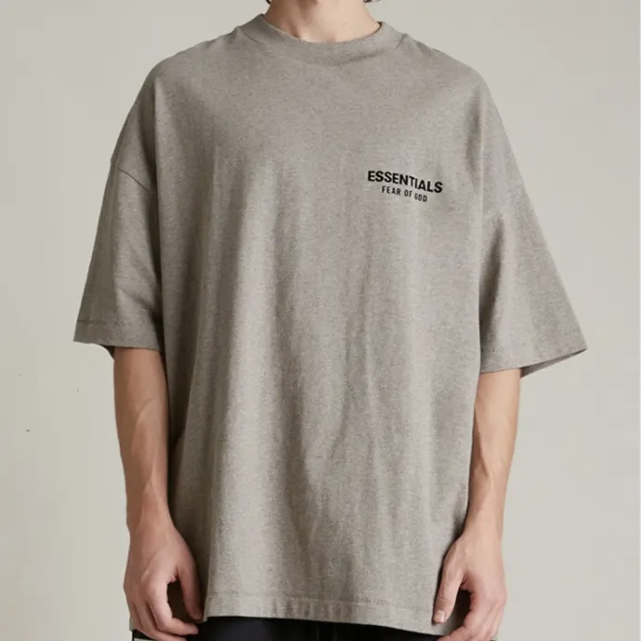  【NEW】复线ess-新款胸口小标圆领短袖T恤 休闲百搭简约宽松印花