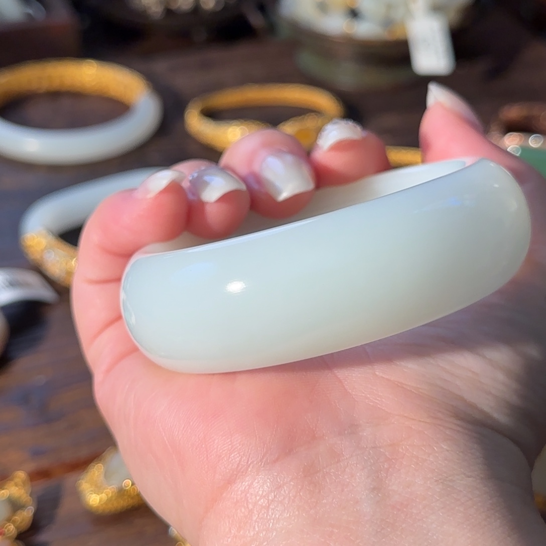 和田玉未镶嵌手镯