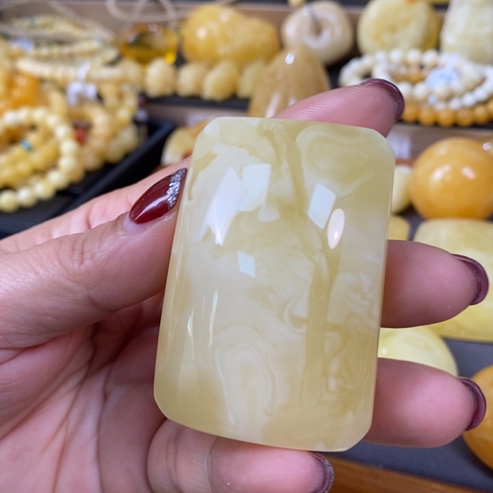 琥珀裸石未镶嵌牌子