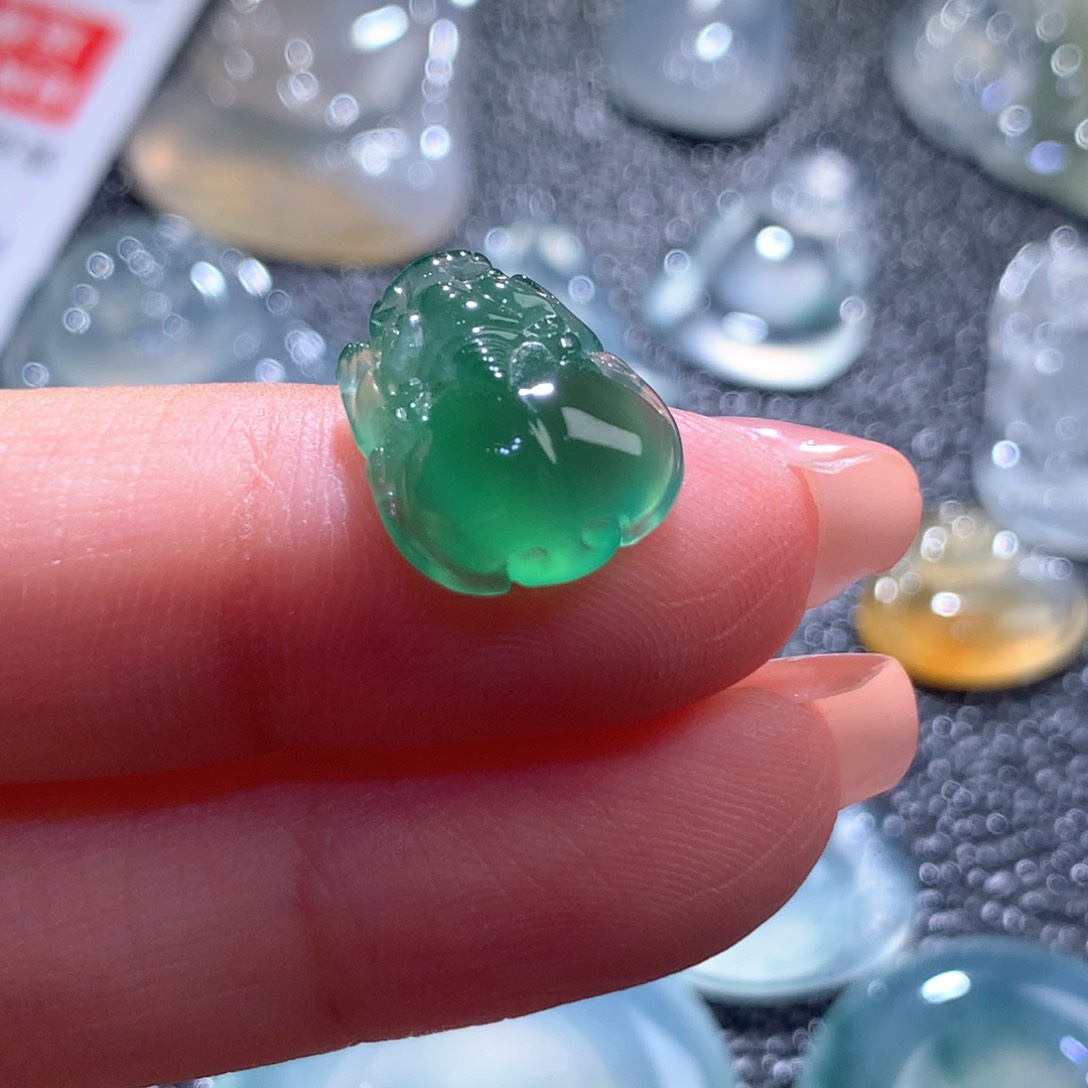 翡翠未镶嵌颈饰绵*缅甸