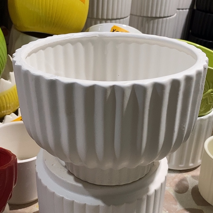 陶瓷花盆有孔 瑕疵介意勿拍 