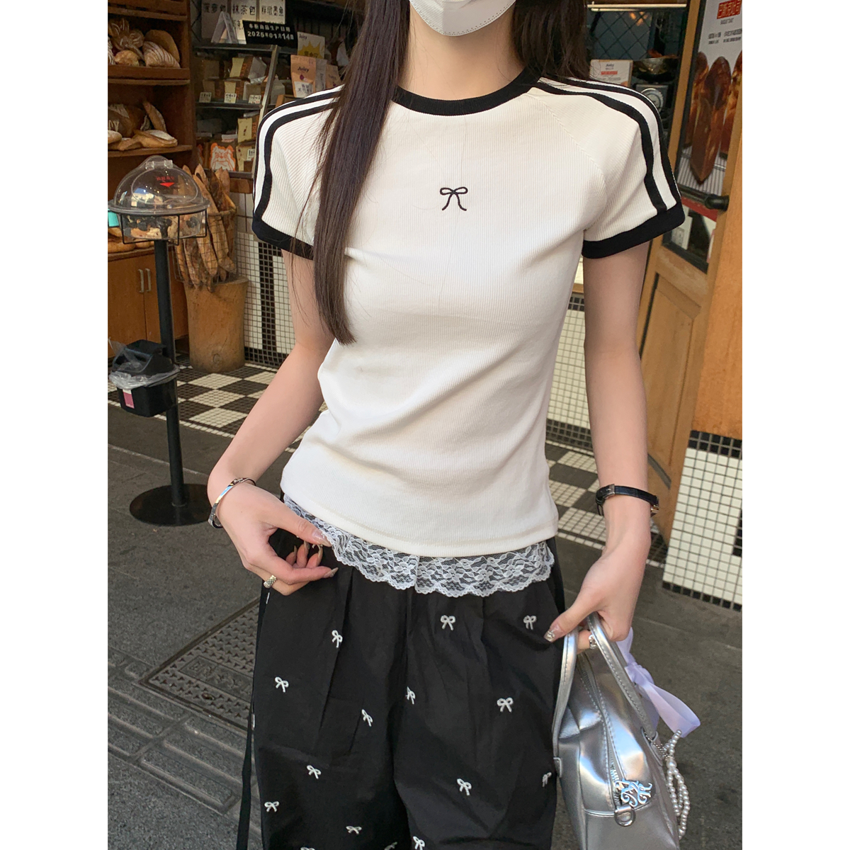 2025春夏韩版撞色插肩杠条蝴蝶结刺绣设计T恤女显瘦运动白色短款