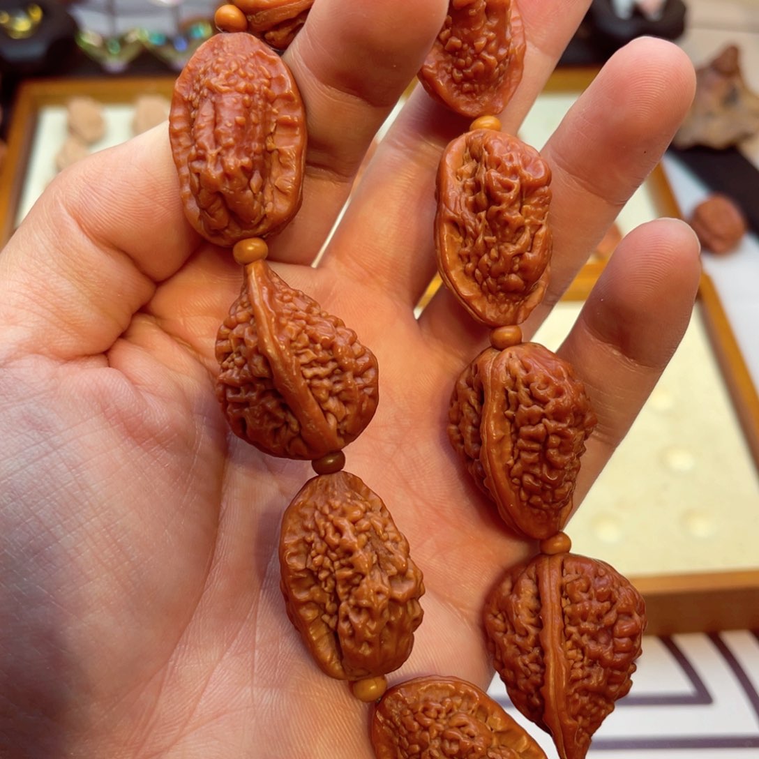 文玩核桃手串绣花鞋