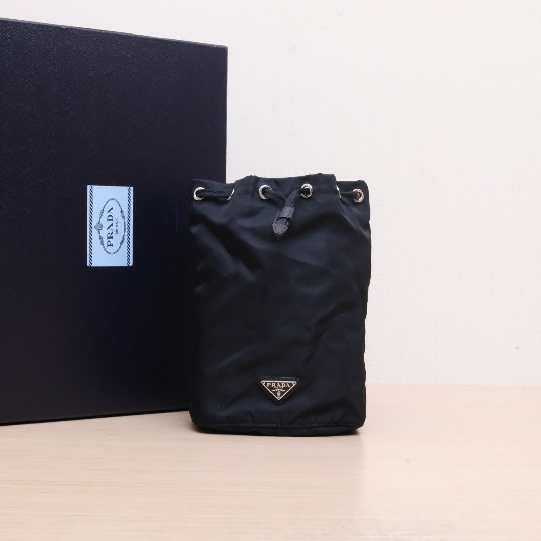 99新 Prada/普拉达 小花6珊 黑色 尼龙 水桶 单肩包 手提包