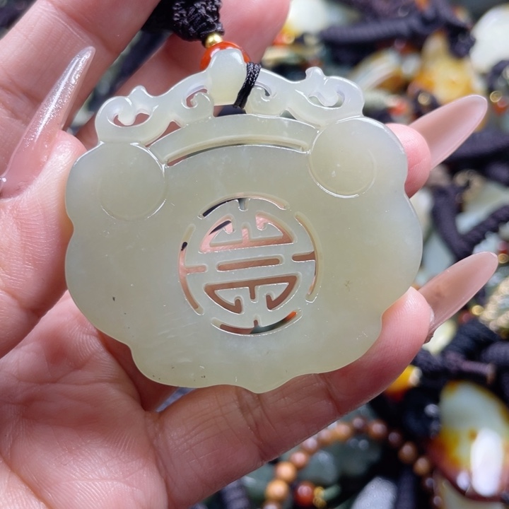 和田玉颈饰未镶嵌