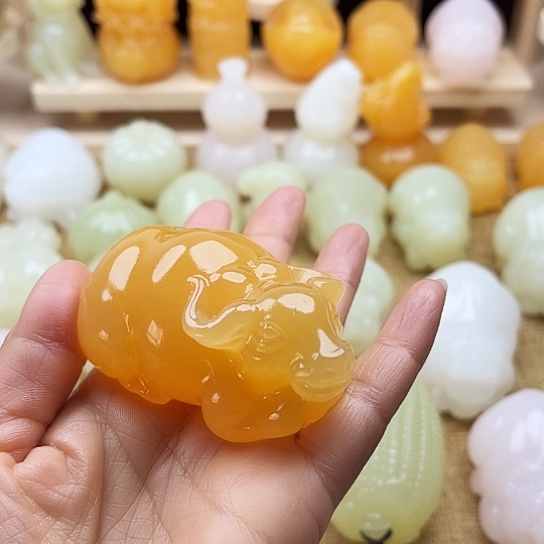 鱼***吃玉天然玉石手把件