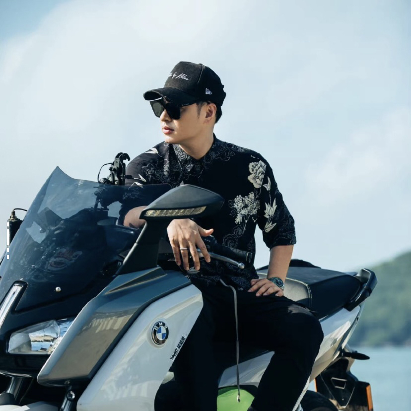 99新 YSL/圣罗兰 1359/黑色花卉印花短袖衬衫/39码