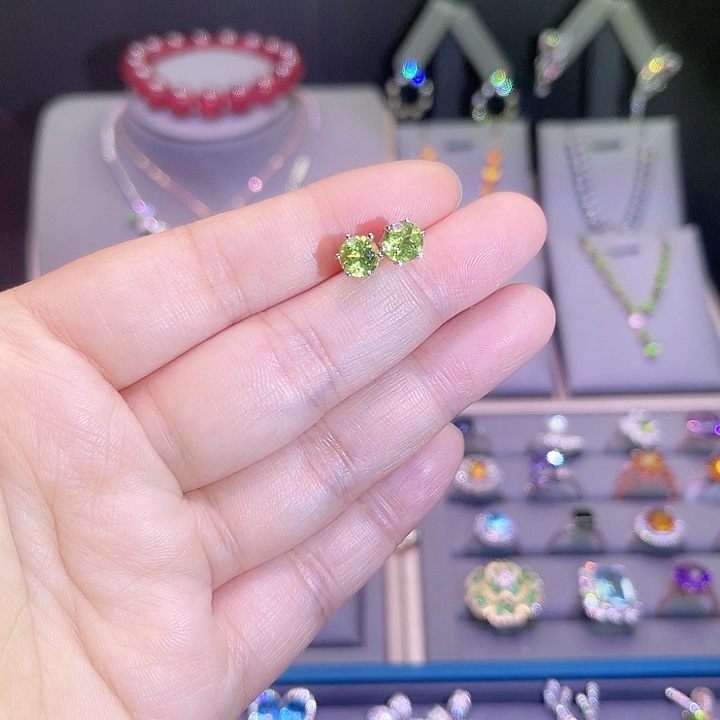 橄榄石耳饰银S925镶嵌