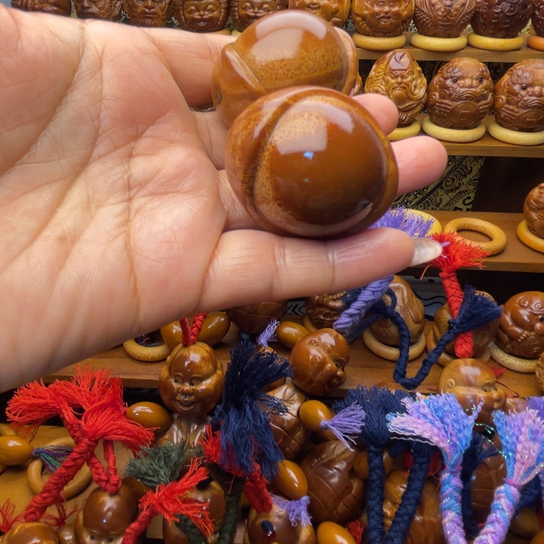 东***尼吊坠橄榄核元宝富甲