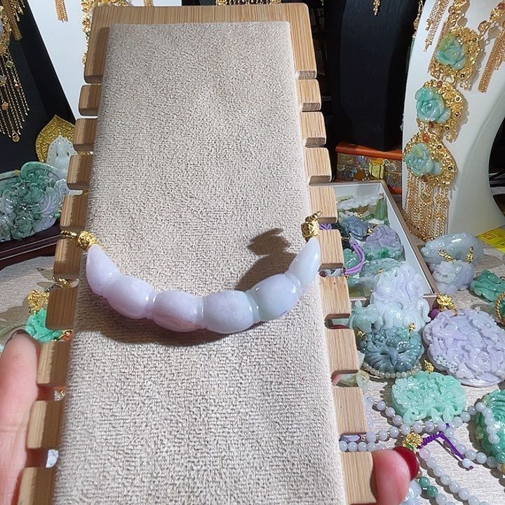 翡翠颈饰未镶嵌翡翠紫藕节