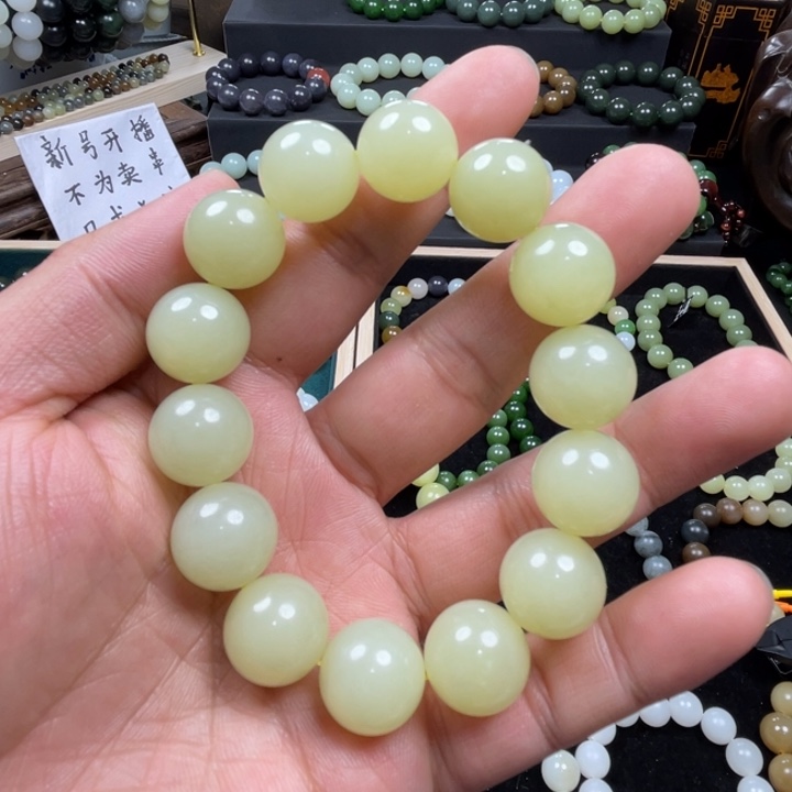 和田玉手串未镶嵌S****?