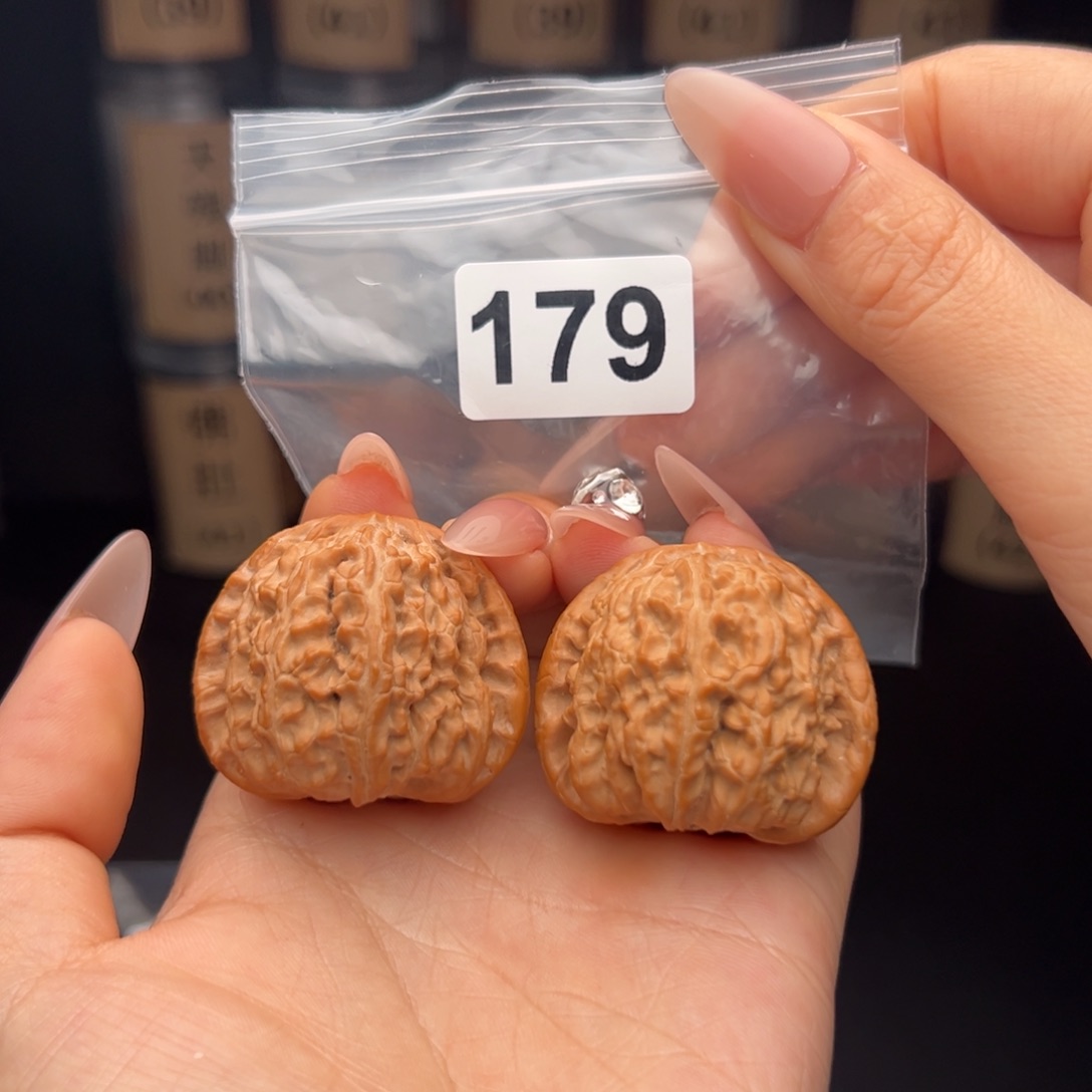 X***L吊坠文玩核桃白狮子