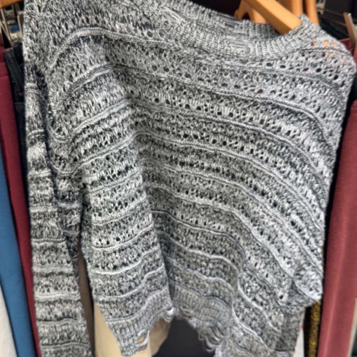 韩版圆领镂空小衫