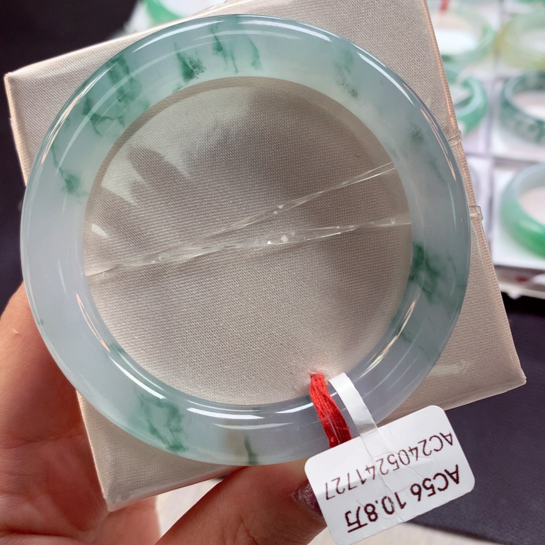 翡翠手镯（圆镯）未镶嵌15号85