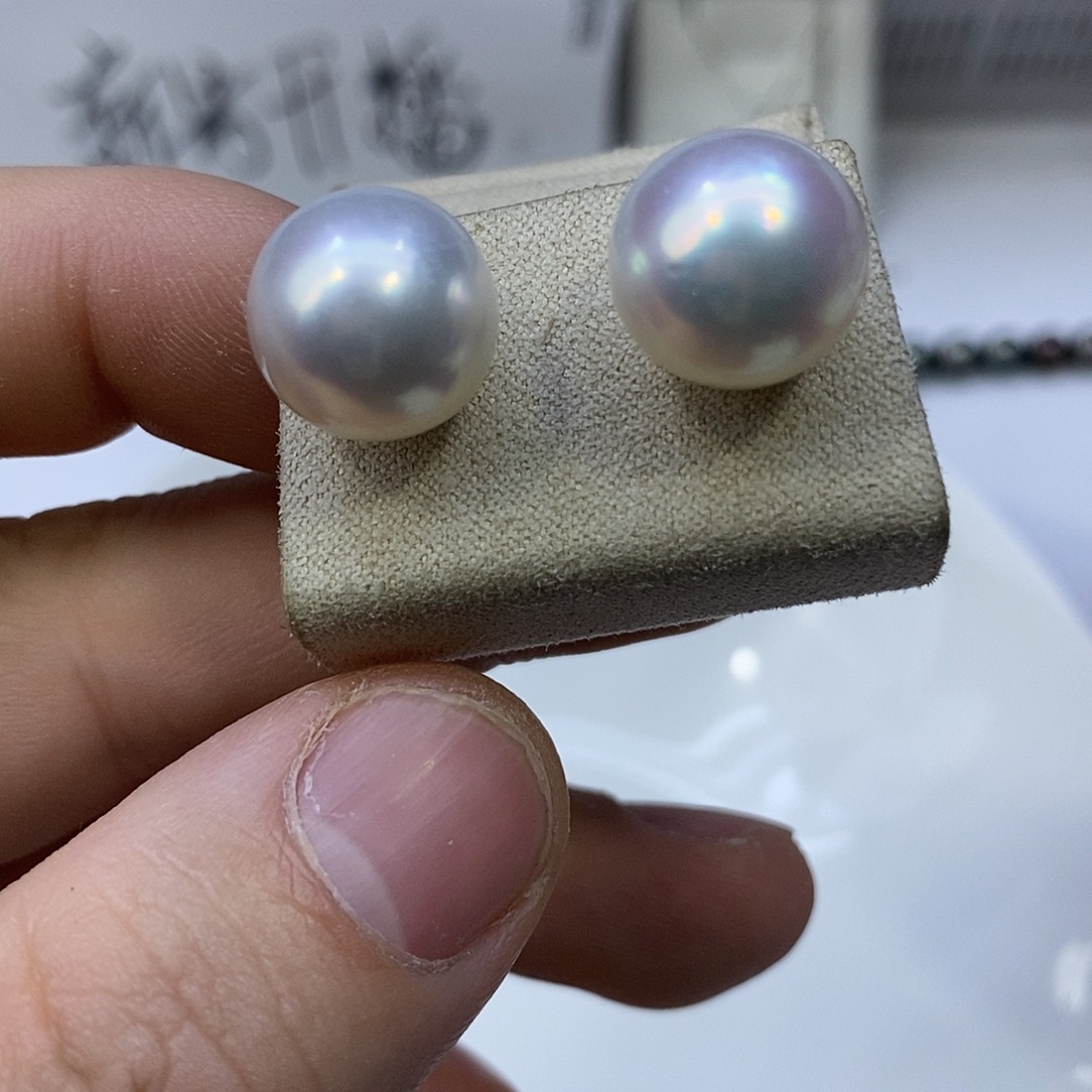 18K金镶嵌海水珍珠耳饰