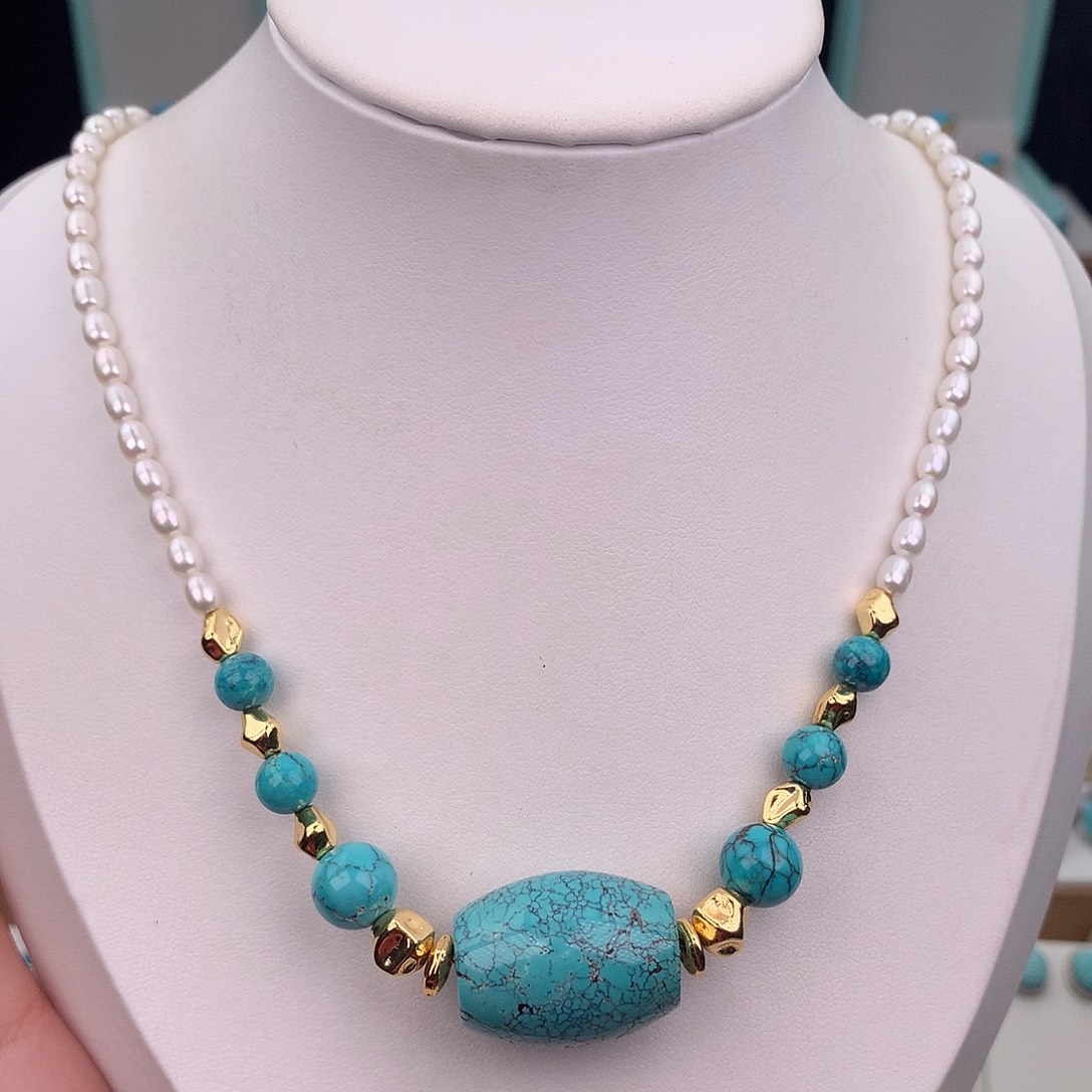 绿松石未镶嵌颈饰