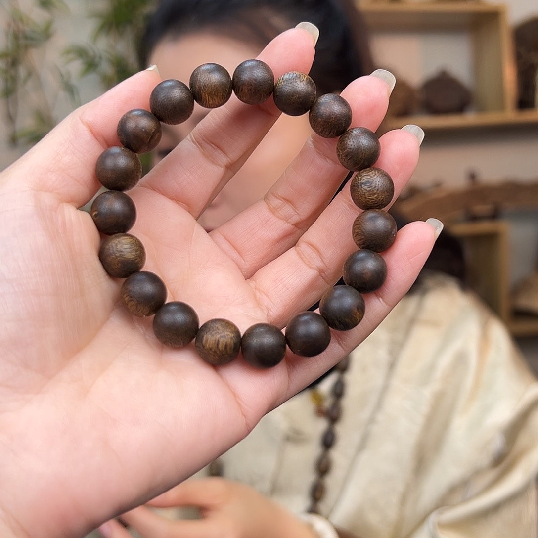 沉香手串海南莺歌绿奇楠流油王老料单圈一条1.1