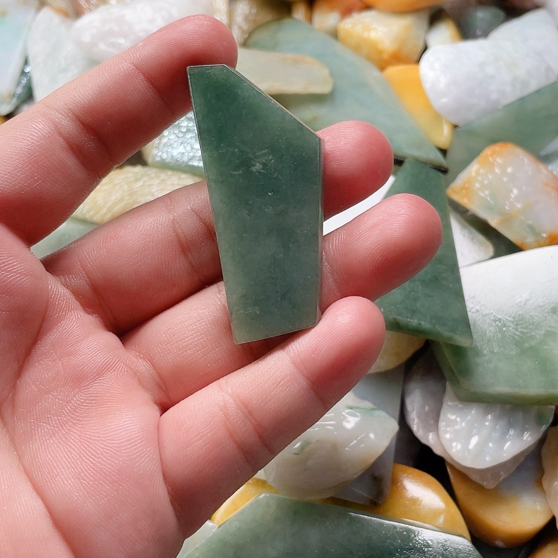 翡翠颈饰未镶嵌白*