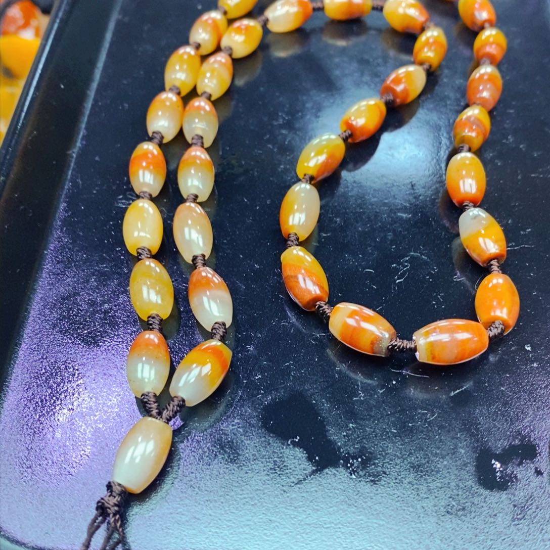 未镶嵌石英质玉（黄龙玉）颈饰